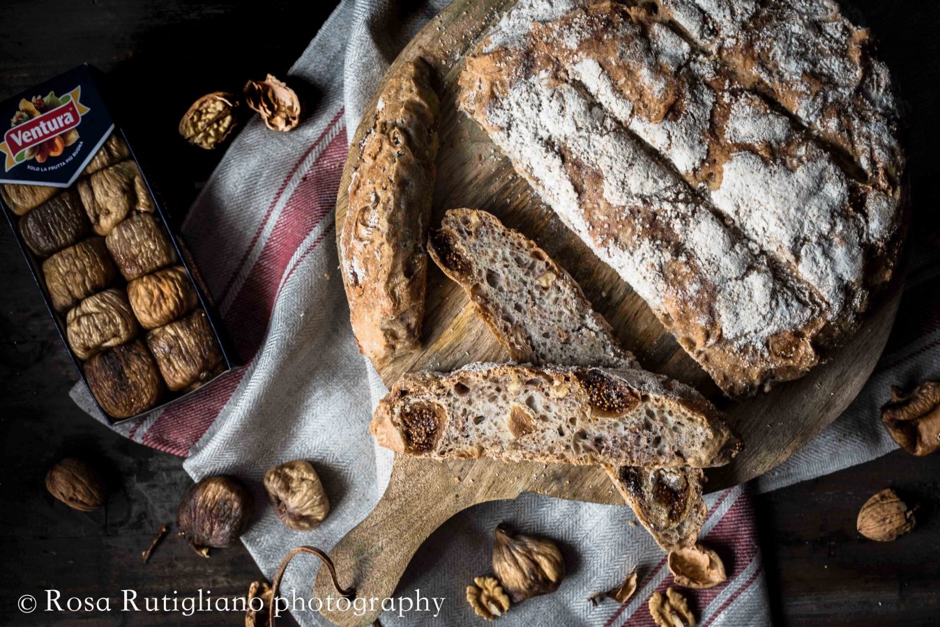 Pane semi integrale con fichi e noci Ventura